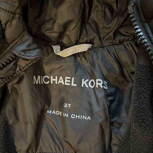 Michael kors boys long winter jacket. Fits 2-3t but is a 2t black and grey - Picture 2 of 4